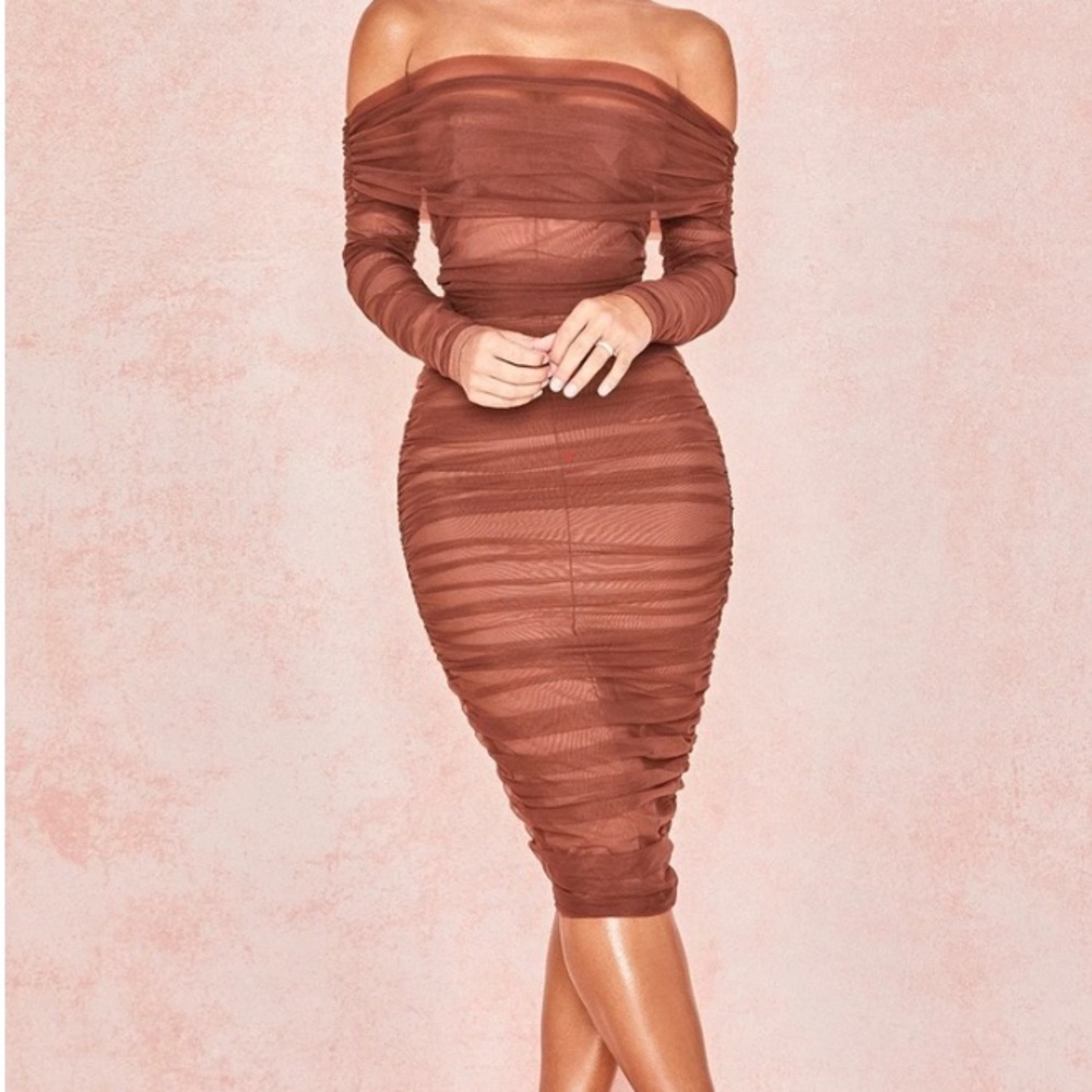 Bodycon dress. Gorgeous on!